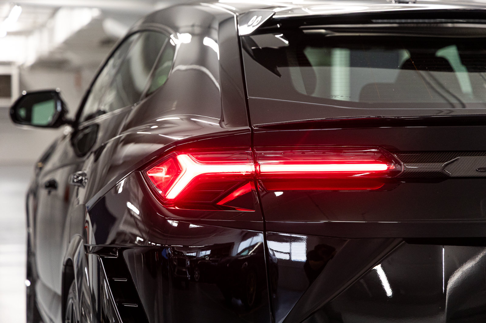 Used 2024 Lamborghini Urus Performante AWD/4WD image 31