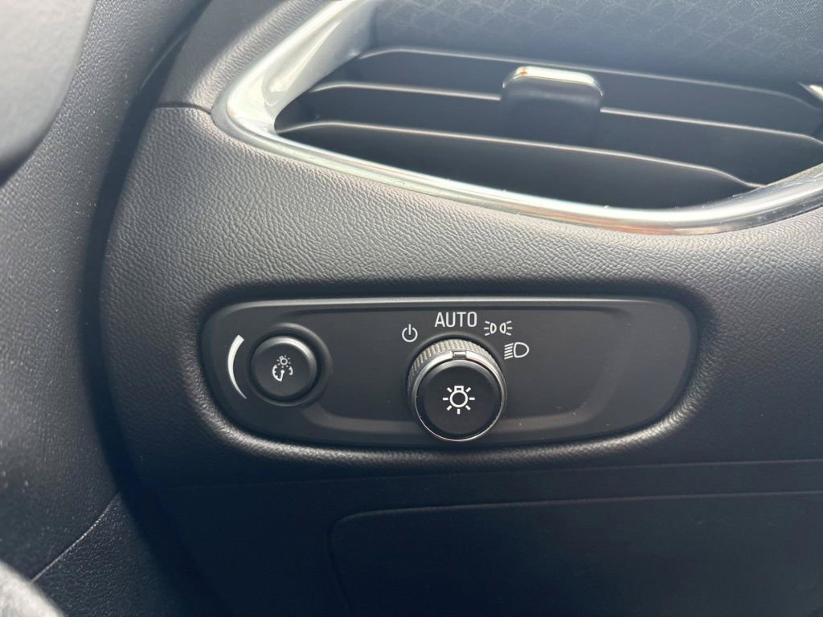 Used 2021 Chevrolet Malibu LT FWD image 16