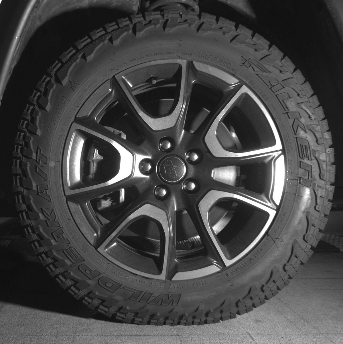 Used 2025 Jeep Compass Trailhawk AWD/4WD image 12