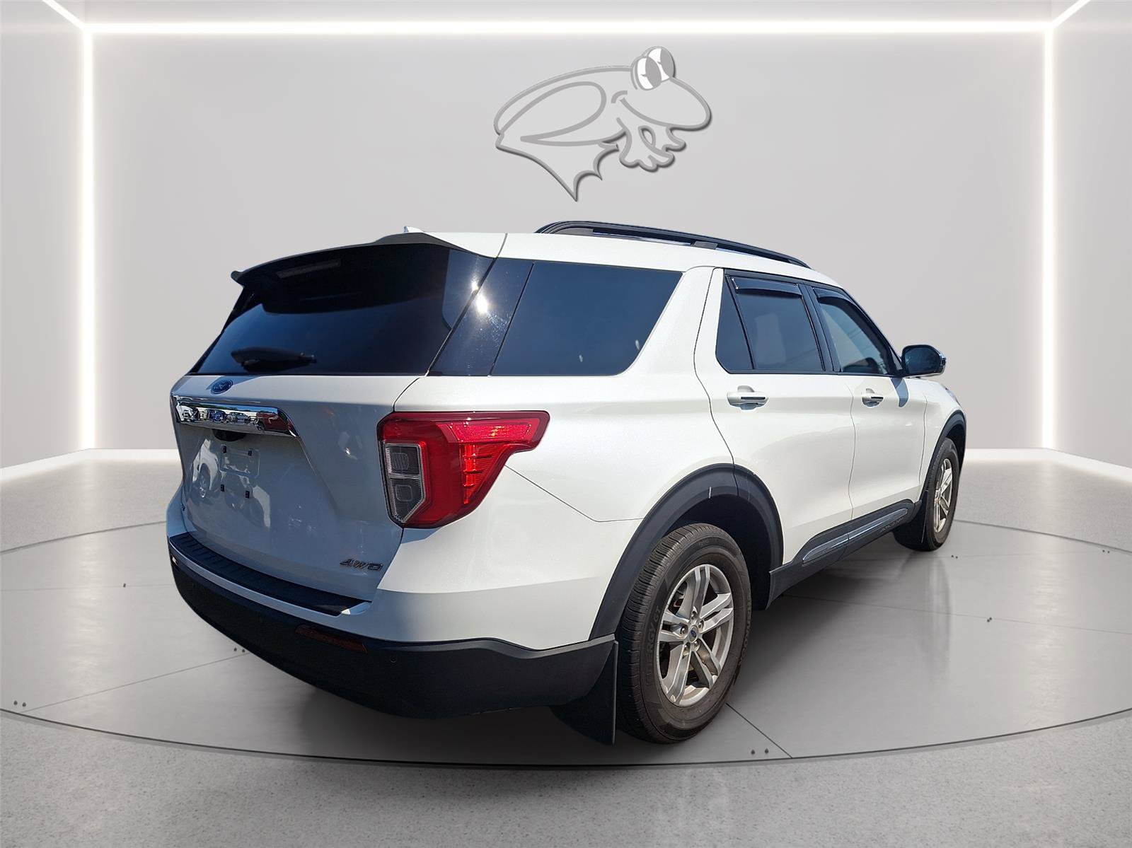 Used 2024 Ford Explorer XLT AWD/4WD image 5