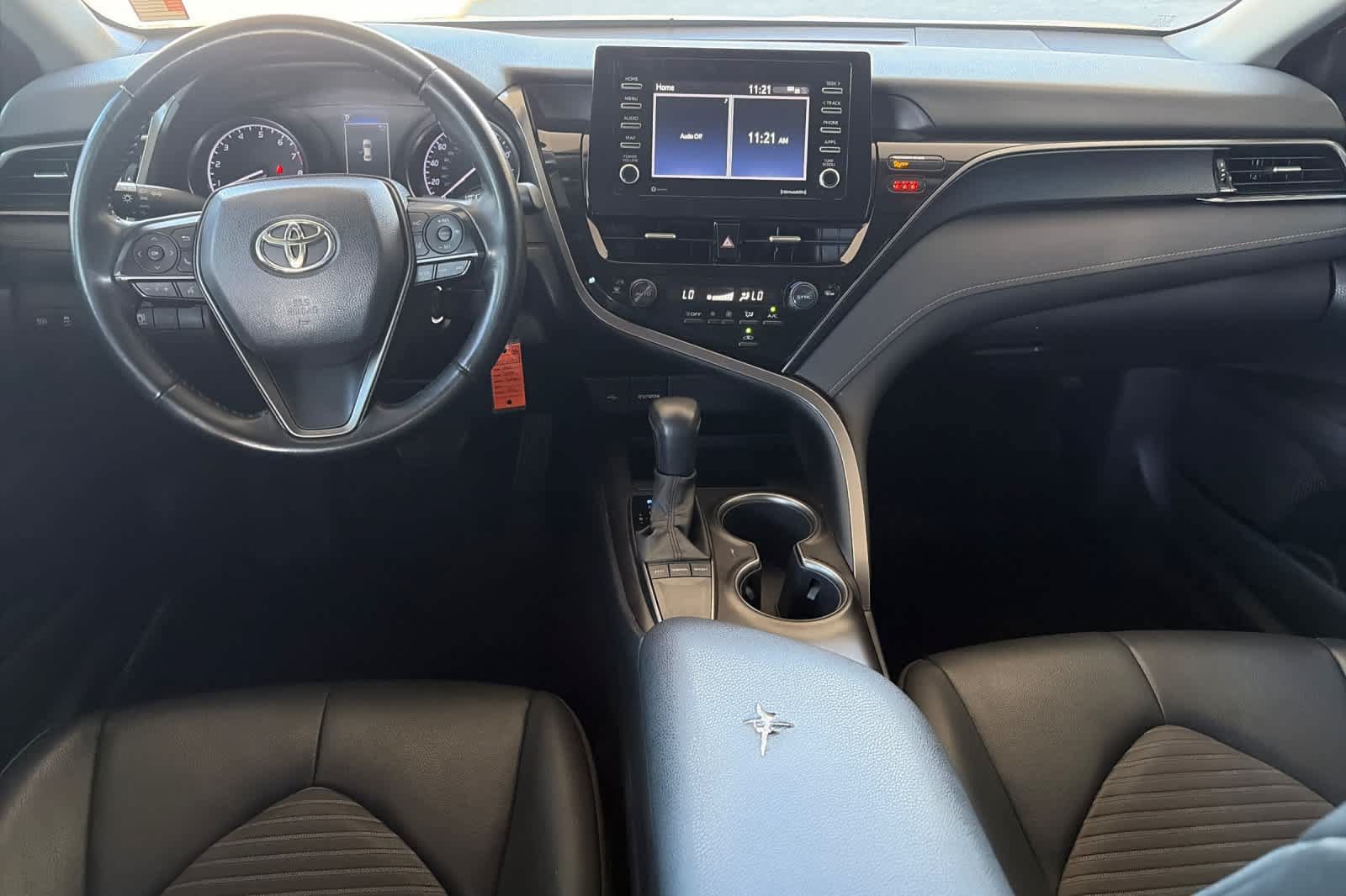 Used 2022 Toyota Camry SE FWD image 3