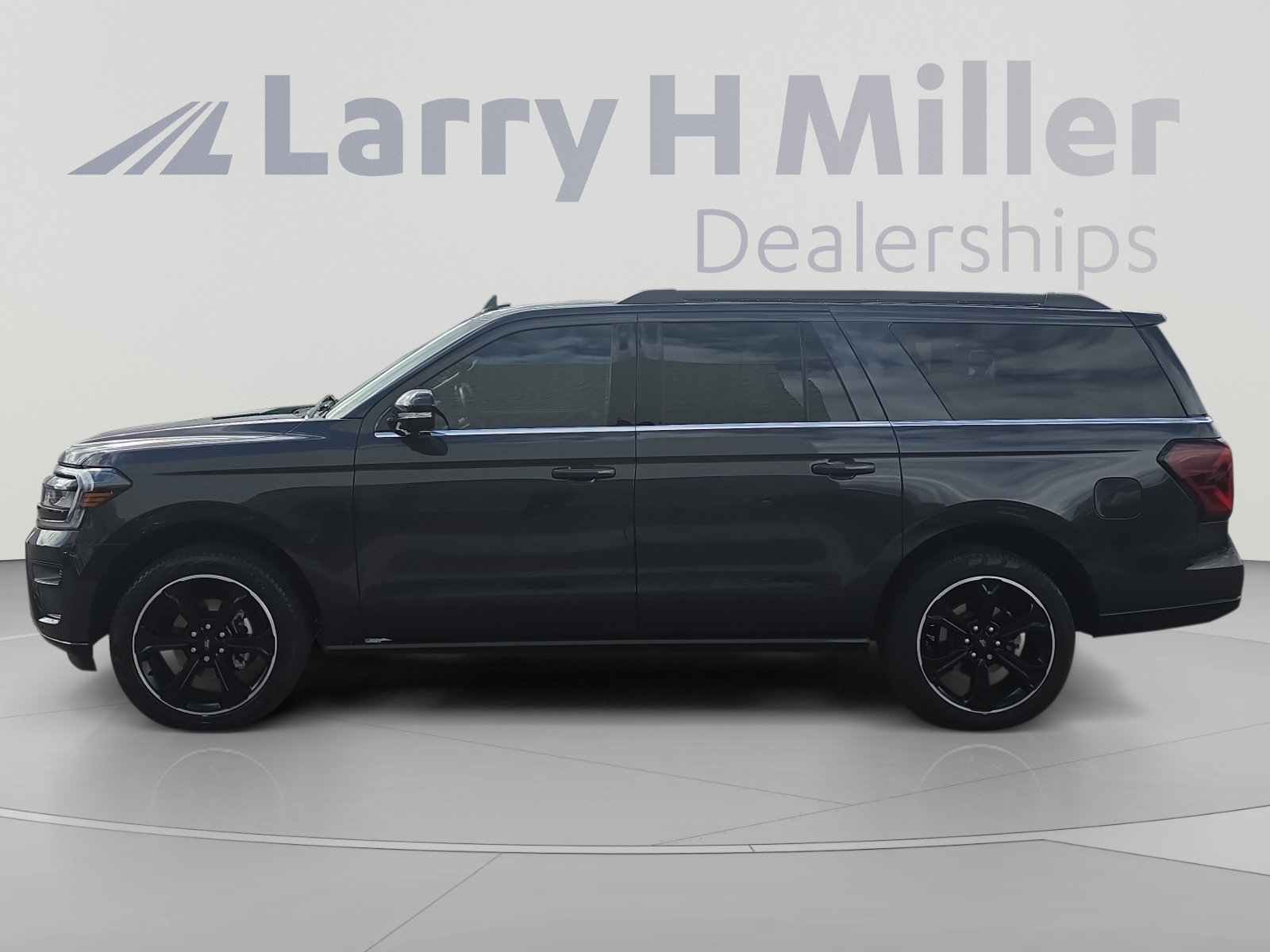 Used 2024 Ford Expedition Max Limited AWD/4WD image 2