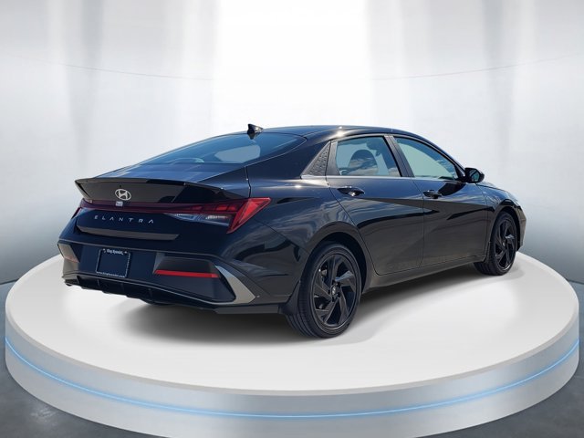 New 2026 Hyundai Elantra SEL Sport Premium FWD image 4