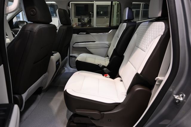 New 2026 GMC Acadia Denali w/ Super Cruise Package image 11