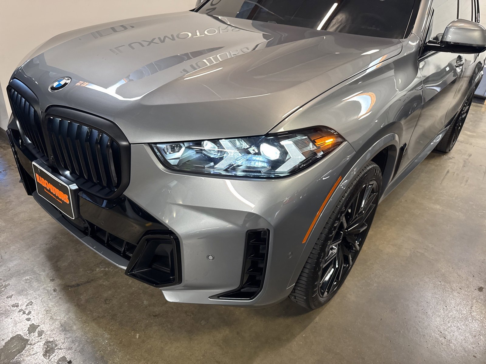 Used 2024 BMW X5 xDrive40i w/ M Sport Package image 4