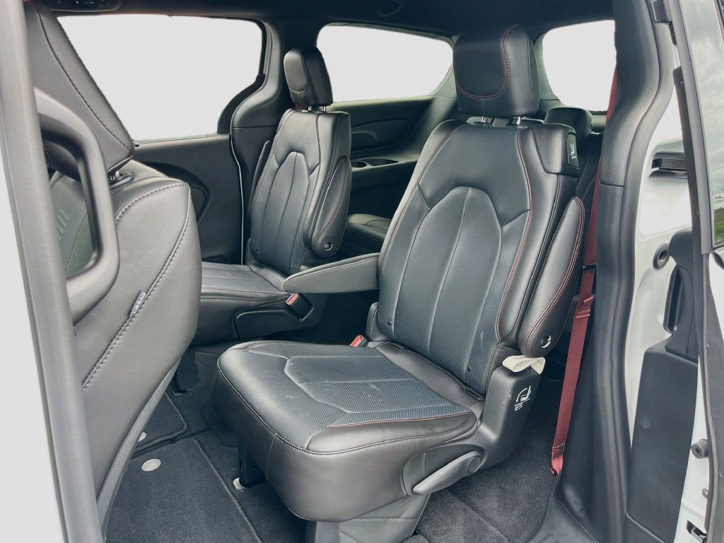 New 2027 Chrysler Pacifica Select FWD image 23