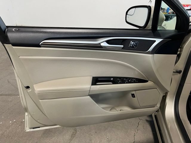 Used 2017 Ford Fusion Energi SE FWD image 25