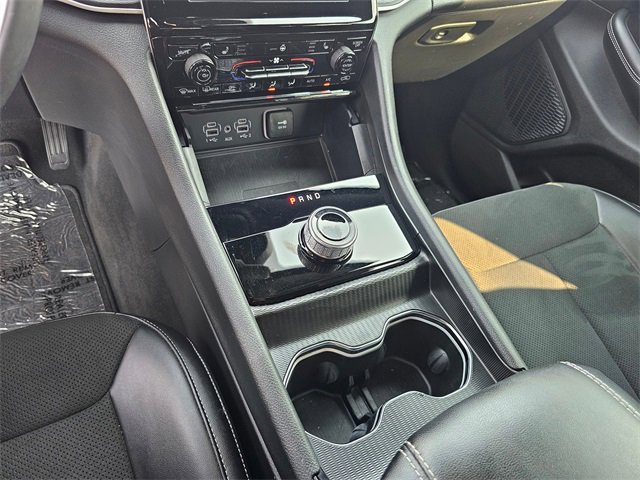 Used 2025 Jeep Grand Cherokee Altitude image 23