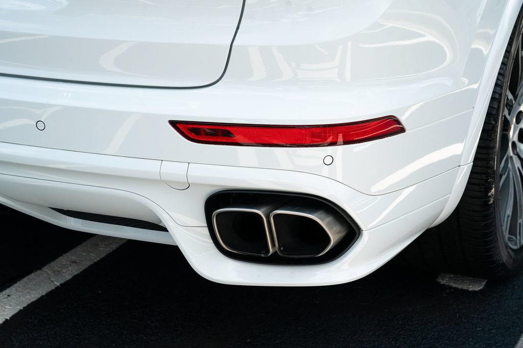 Used 2015 Porsche Cayenne Turbo AWD/4WD image 14