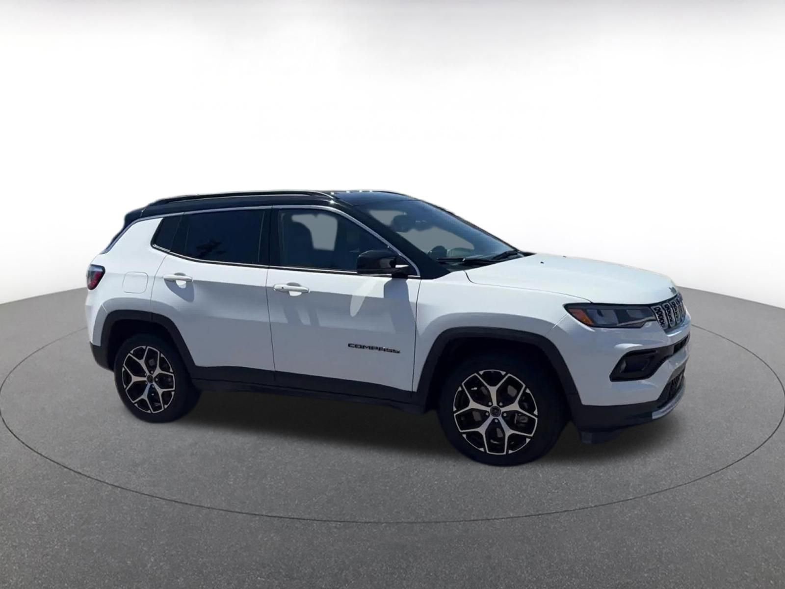Used 2025 Jeep Compass Limited AWD/4WD image 2