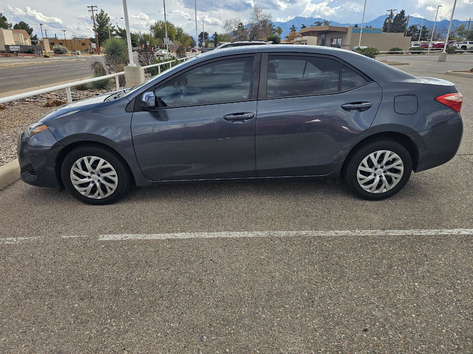 Used 2018 Toyota Corolla LE image 2