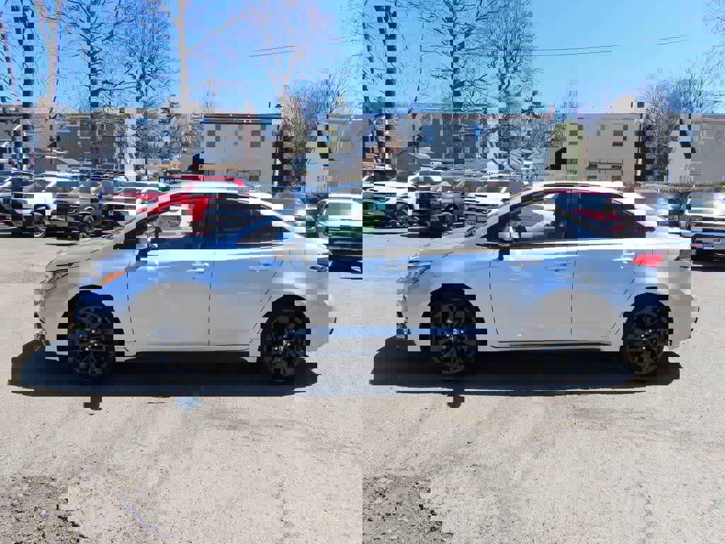 Used 2024 Toyota Corolla SE image 3