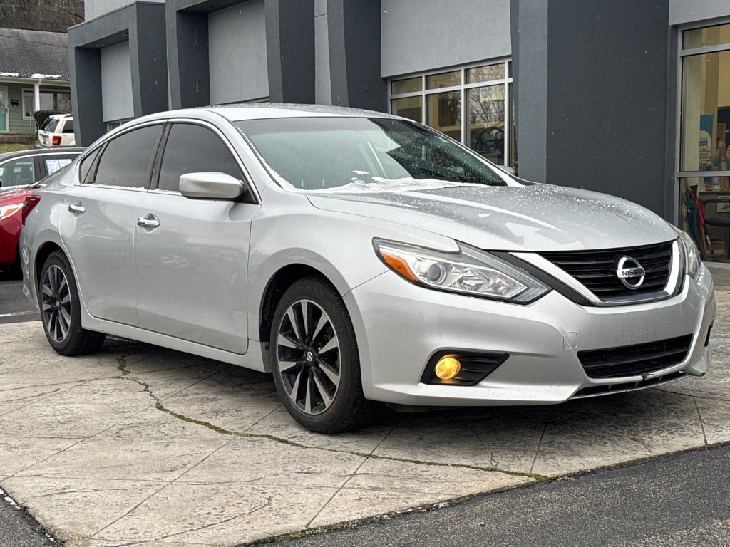 Used 2018 Nissan Altima 2.5 SV image 1