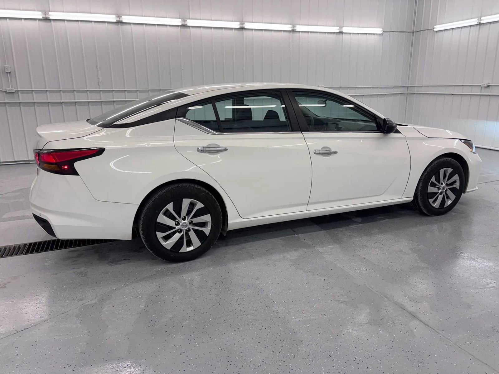 Used 2024 Nissan Altima 2.5 S FWD image 7