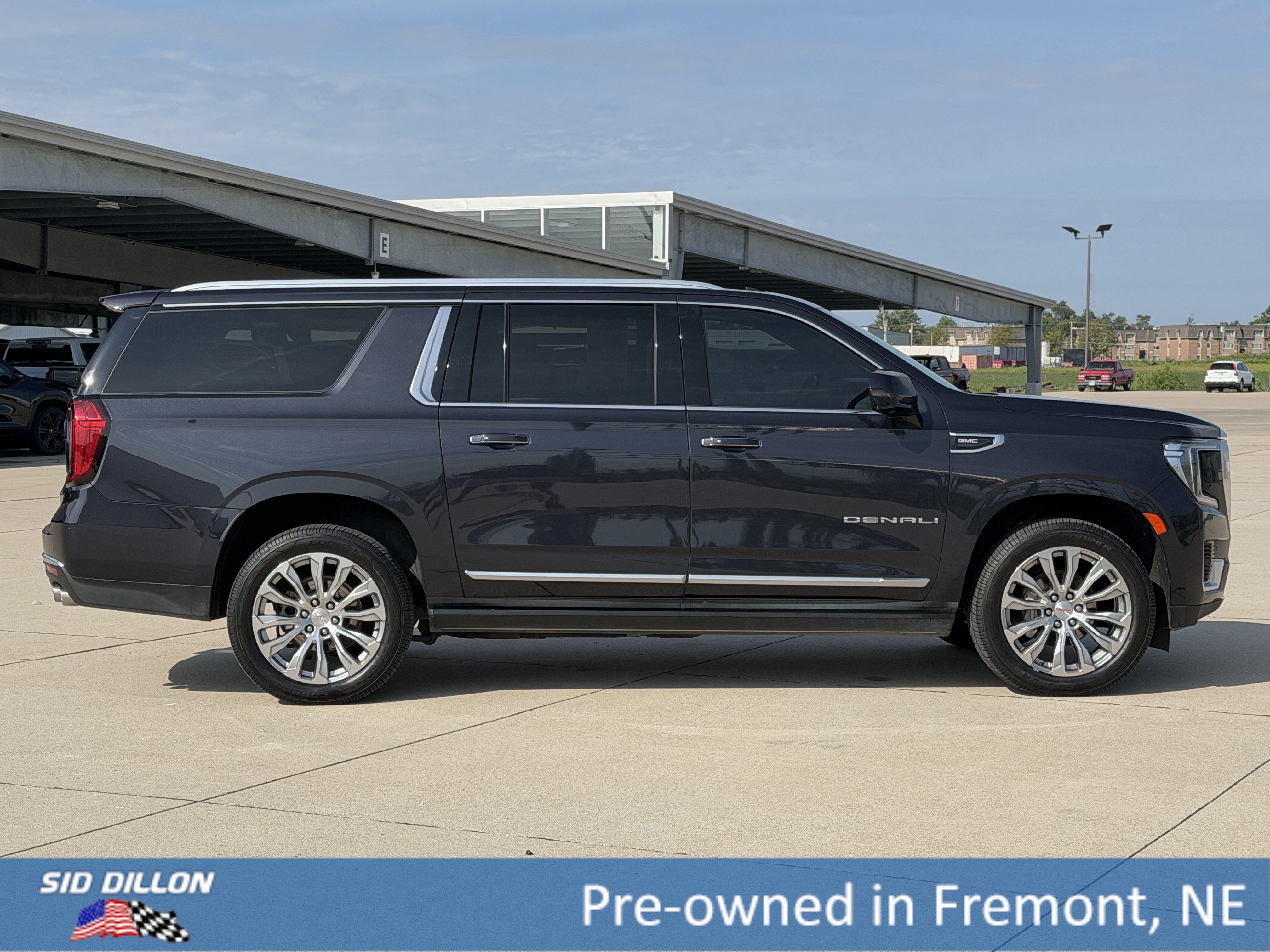 Certified 2023 GMC Yukon XL Denali AWD/4WD image 3
