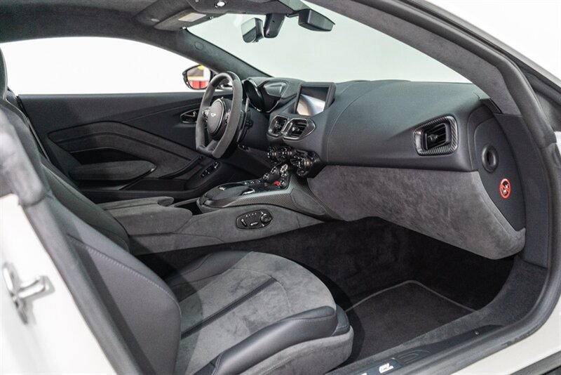Used 2023 Aston Martin V8 Vantage Coupe RWD image 51