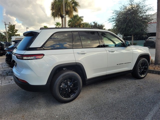 New 2025 Jeep Grand Cherokee Altitude image 13