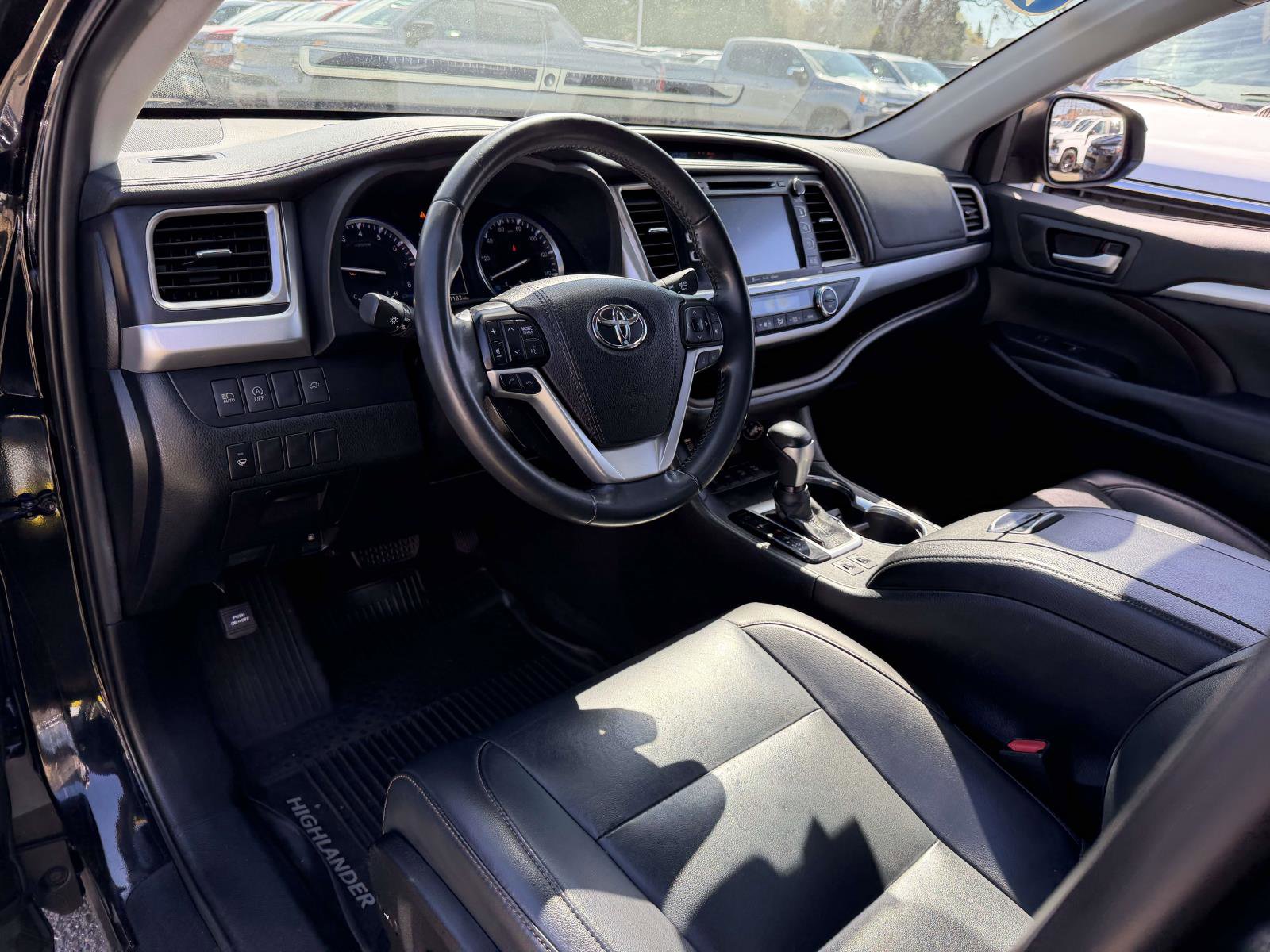 Used 2019 Toyota Highlander XLE AWD/4WD image 15