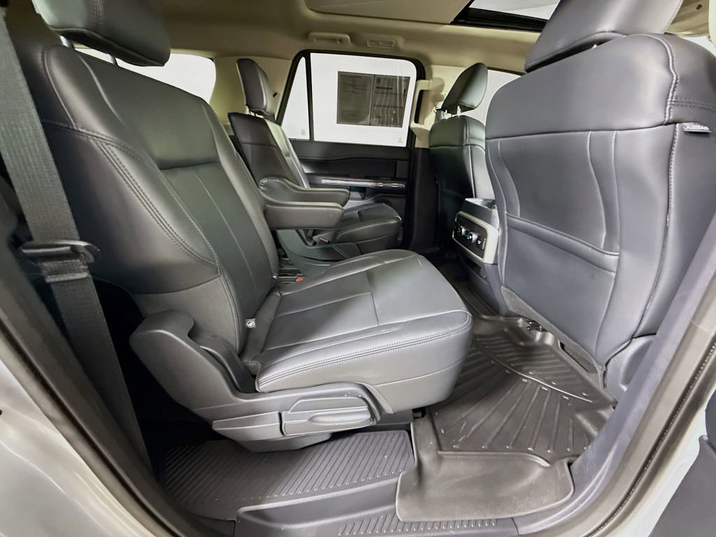 Certified 2024 Ford Expedition Max XLT image 5