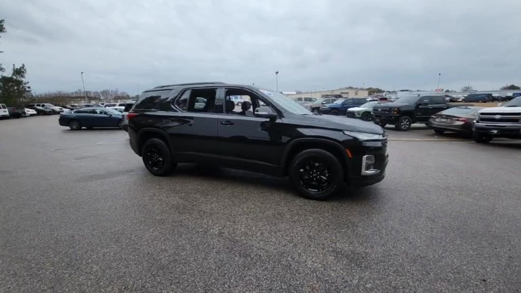 Used 2023 Chevrolet Traverse LT w/ Midnight/Sport Edition image 7