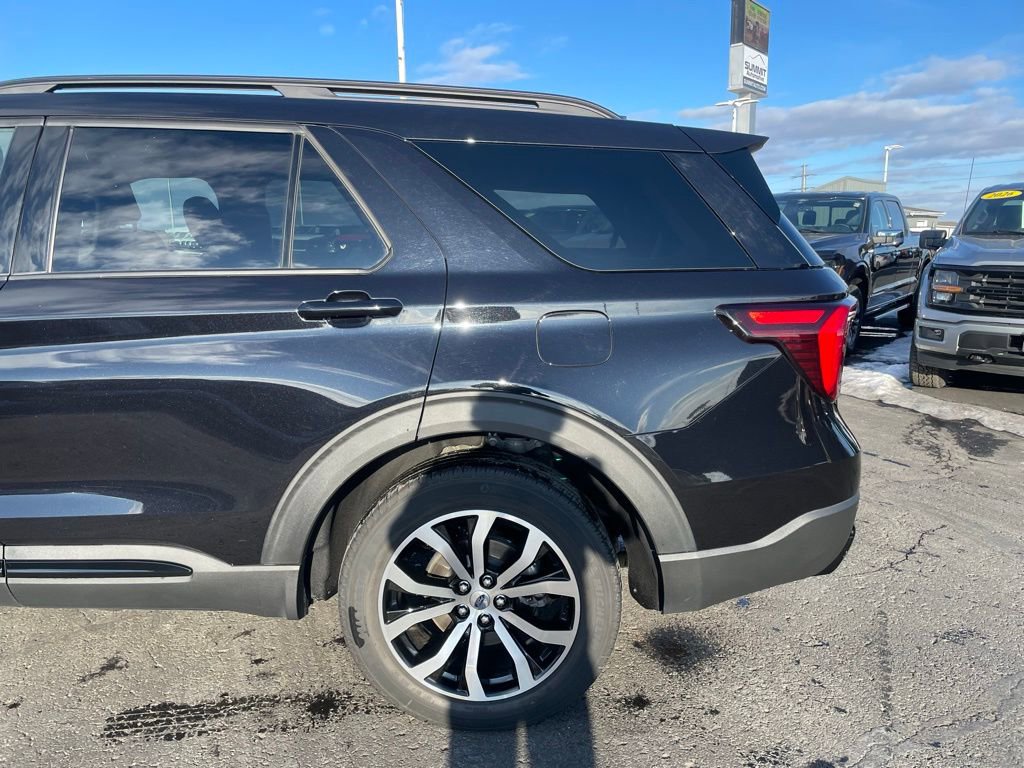 Used 2025 Ford Explorer ST-Line image 32