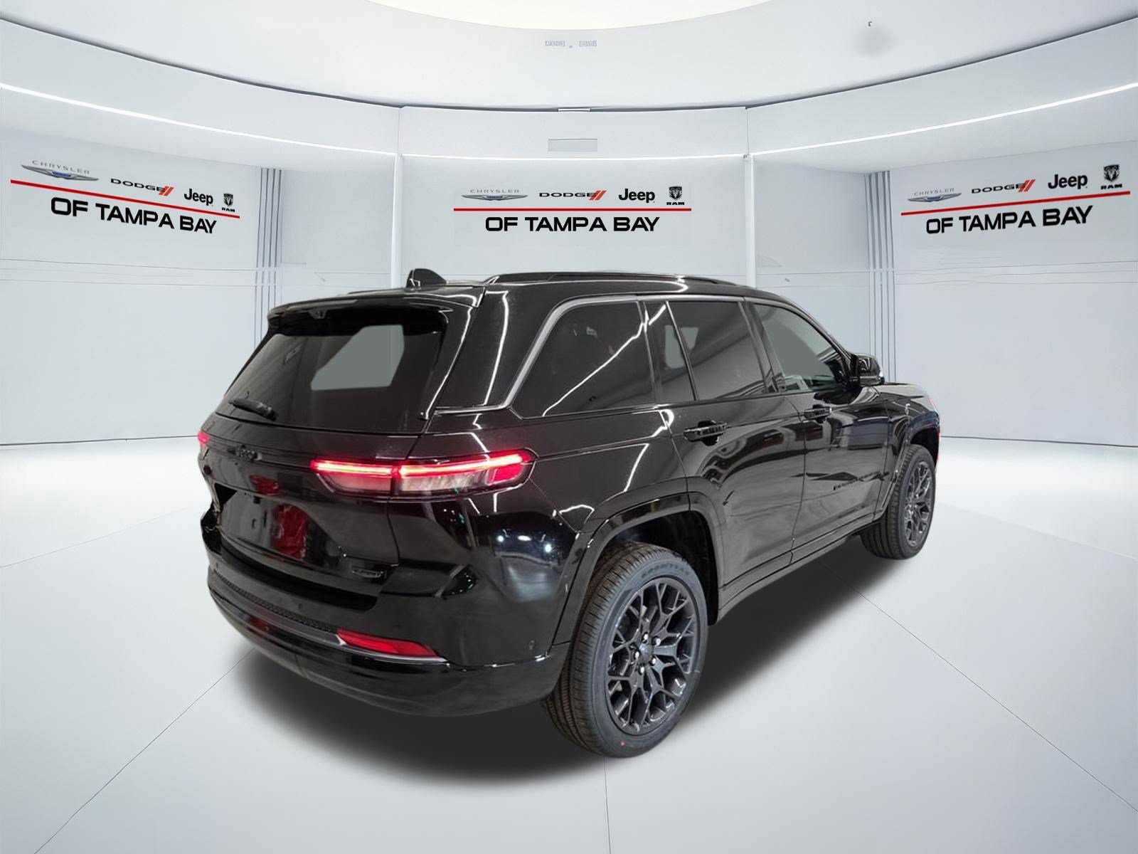 New 2026 Jeep Grand Cherokee Summit w/ Obsidian Package AWD/4WD image 6