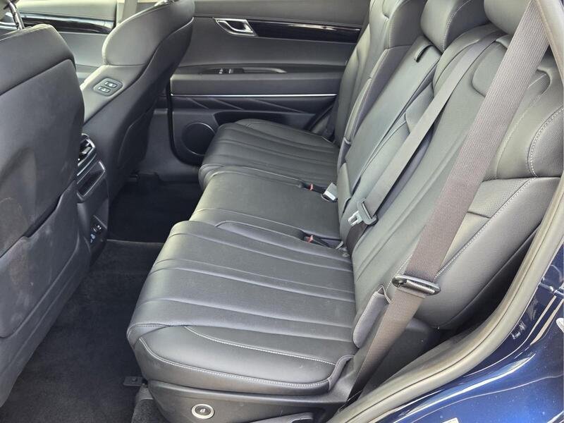 Used 2025 Genesis GV80 2.5T Standard AWD/4WD image 12