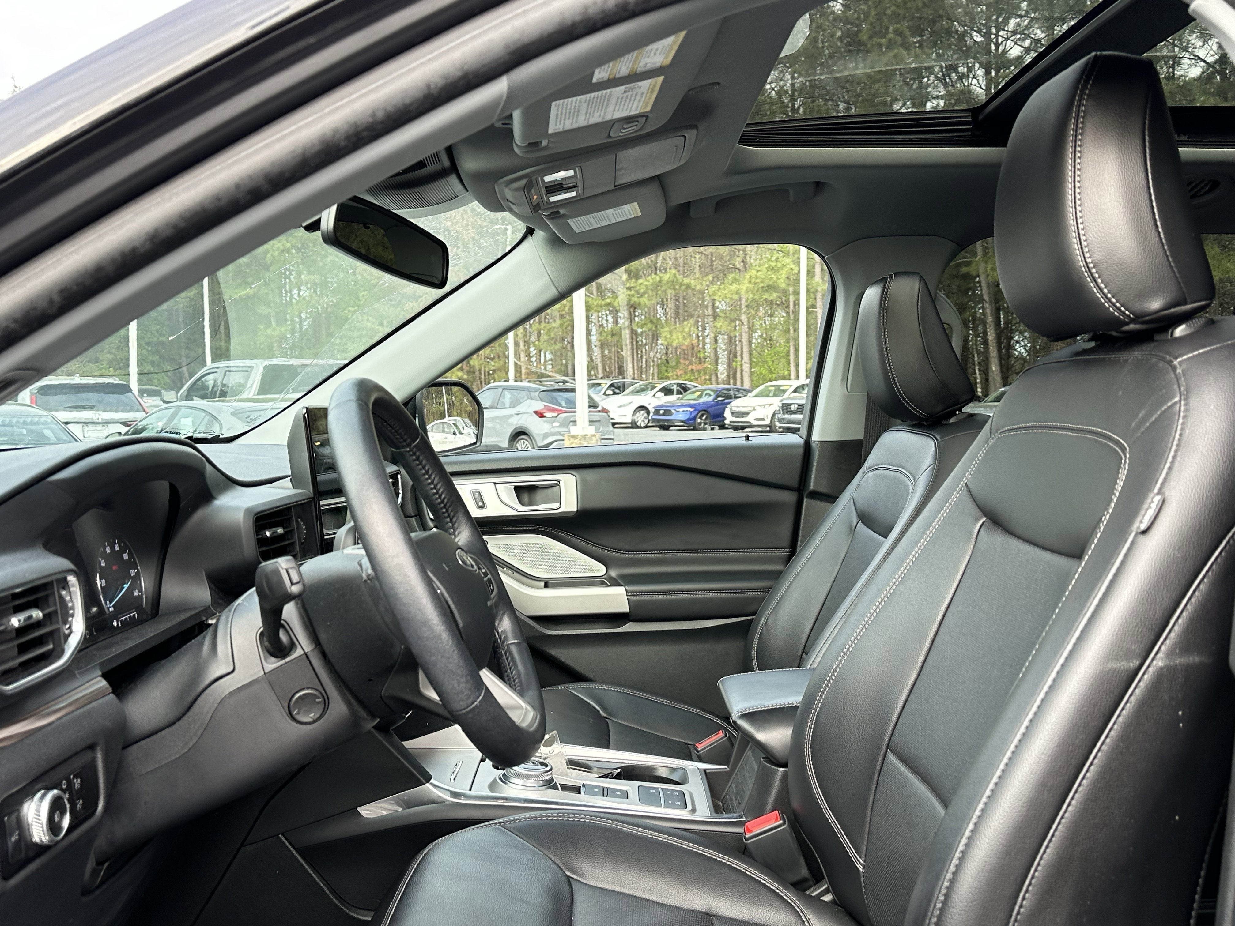 Used 2023 Ford Explorer Limited w/ Limited Technology Package image 7