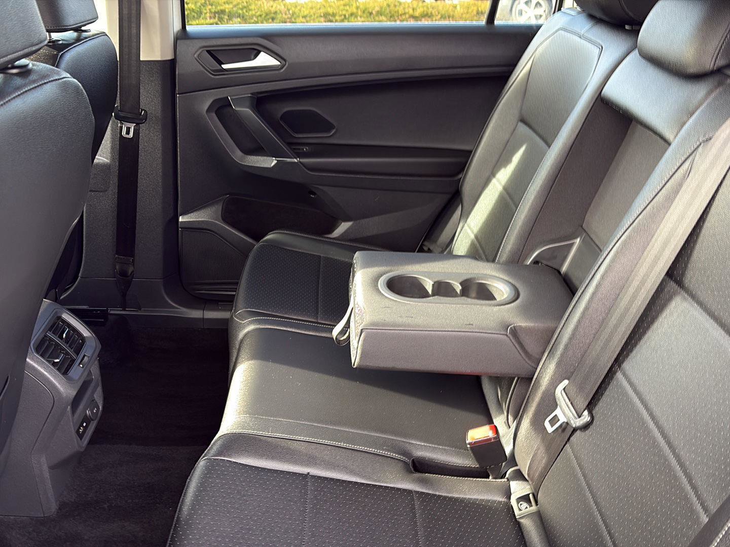 Used 2020 Volkswagen Tiguan SE image 14