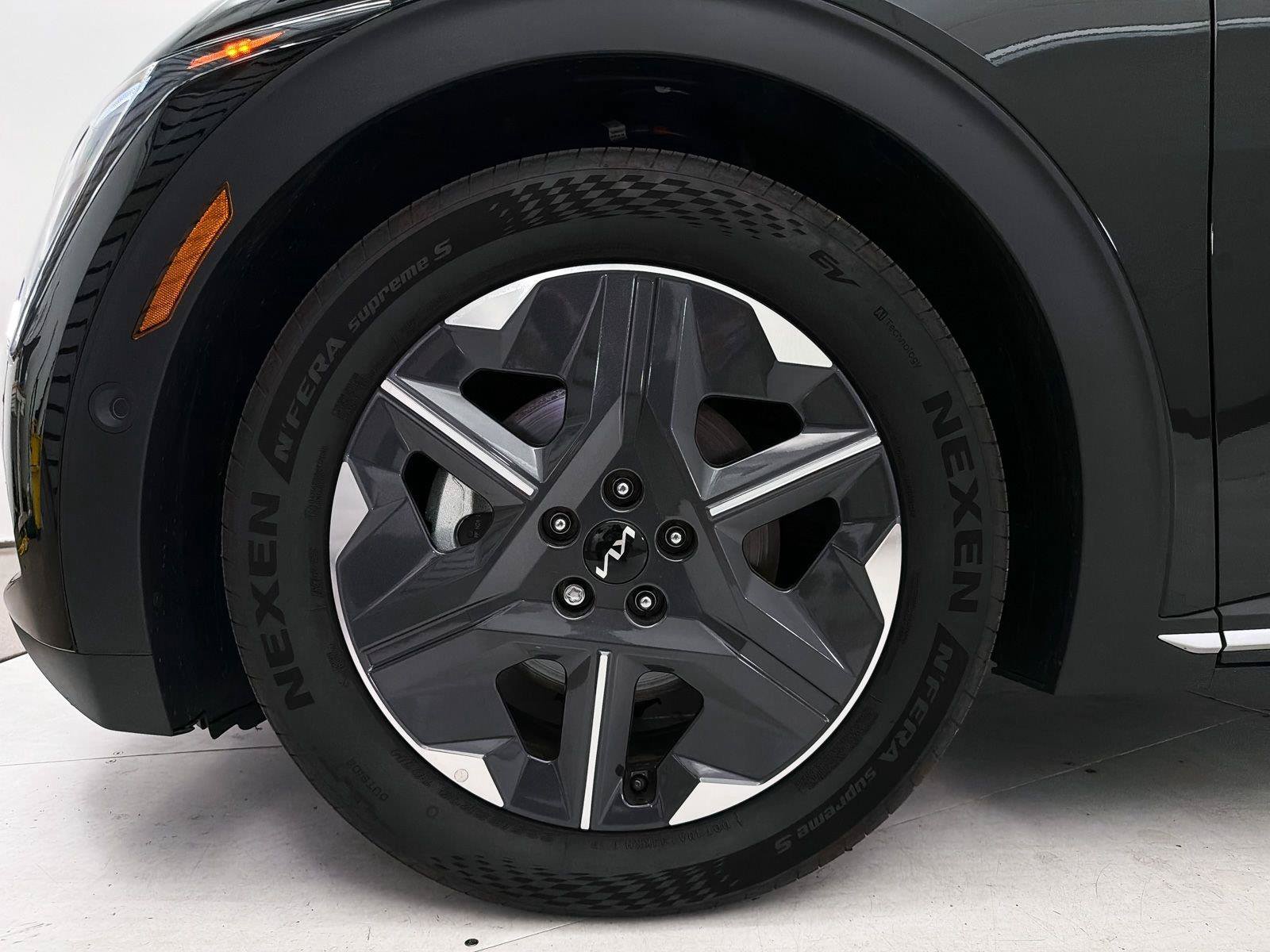 Used 2025 Kia EV6 Light w/ Light LR Technology Package RWD image 14