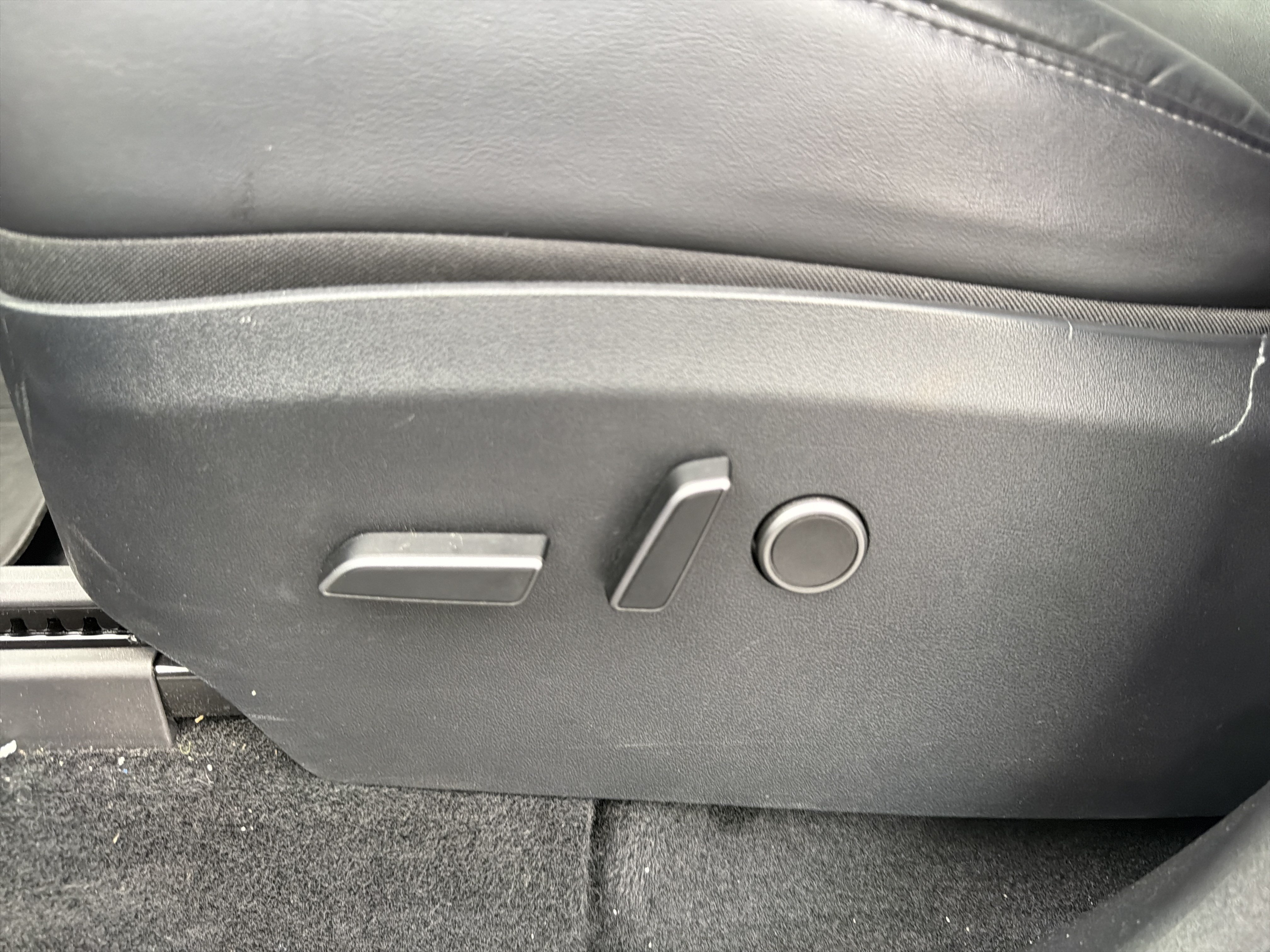 Used 2023 Tesla Model Y Long Range AWD/4WD image 17