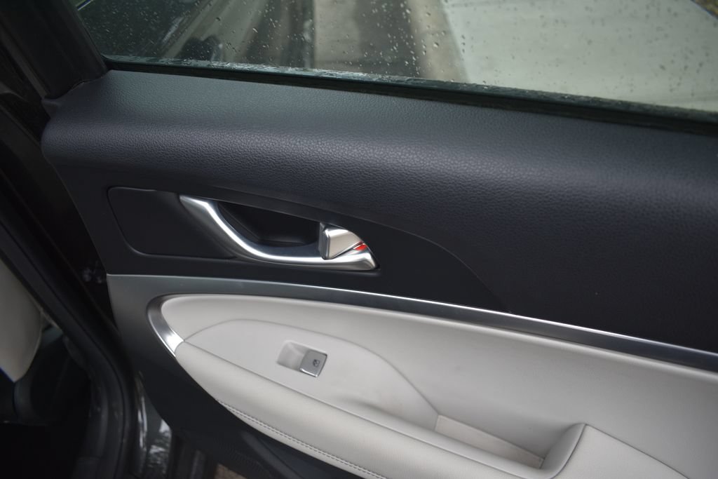 Used 2025 Genesis G70 2.5T AWD/4WD image 27