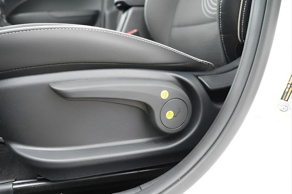 Certified 2023 Hyundai Venue Limited FWD image 19