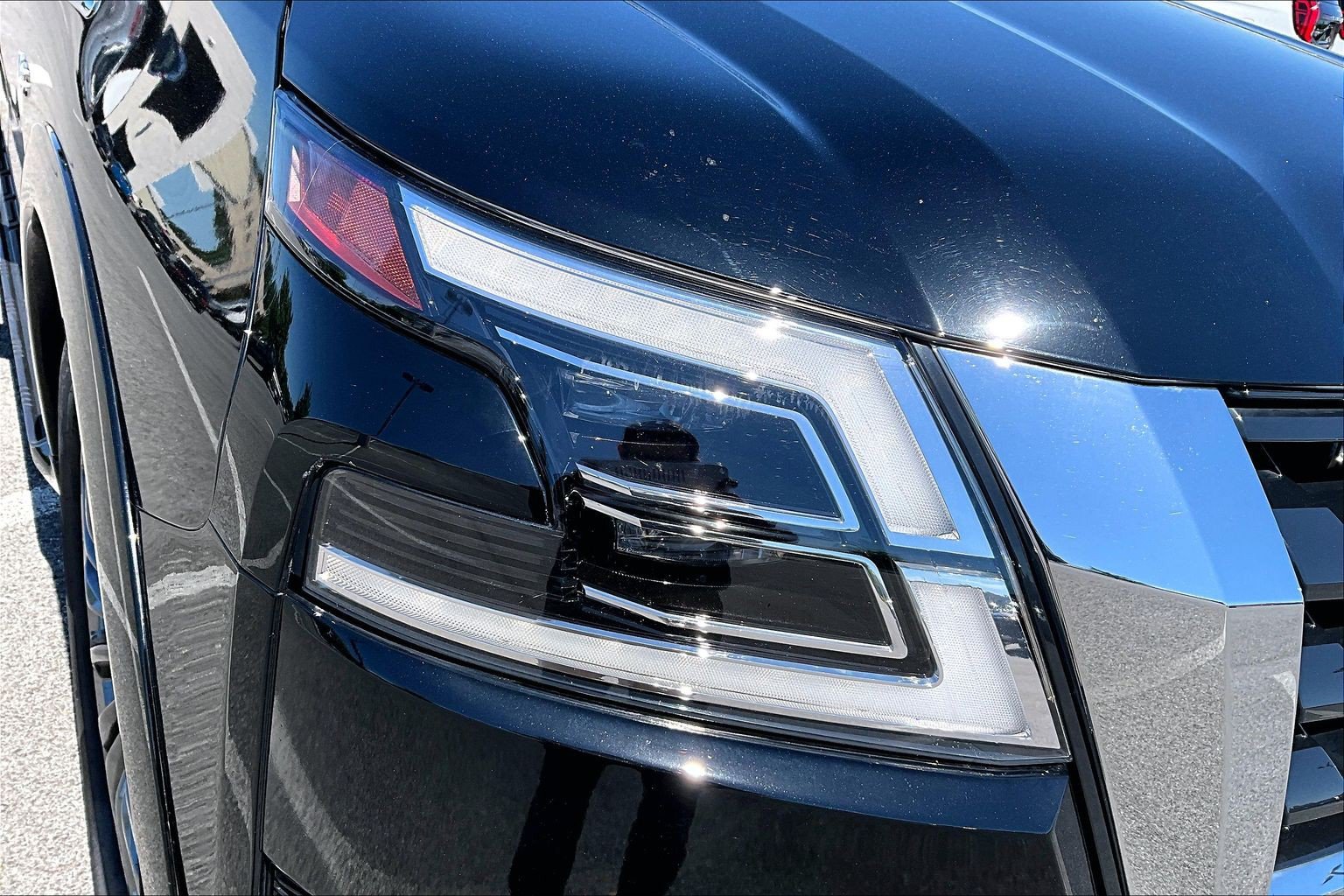 Used 2021 Nissan Armada Platinum w/ Captain's Chairs Package AWD/4WD image 33