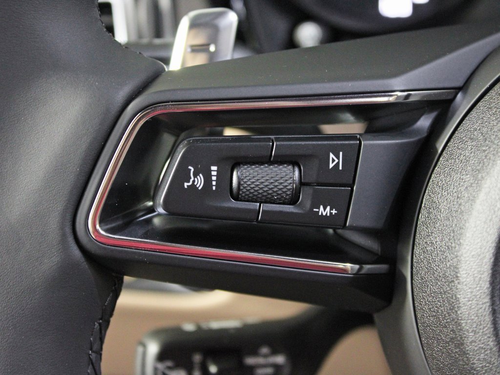 Used 2025 Porsche Macan image 21