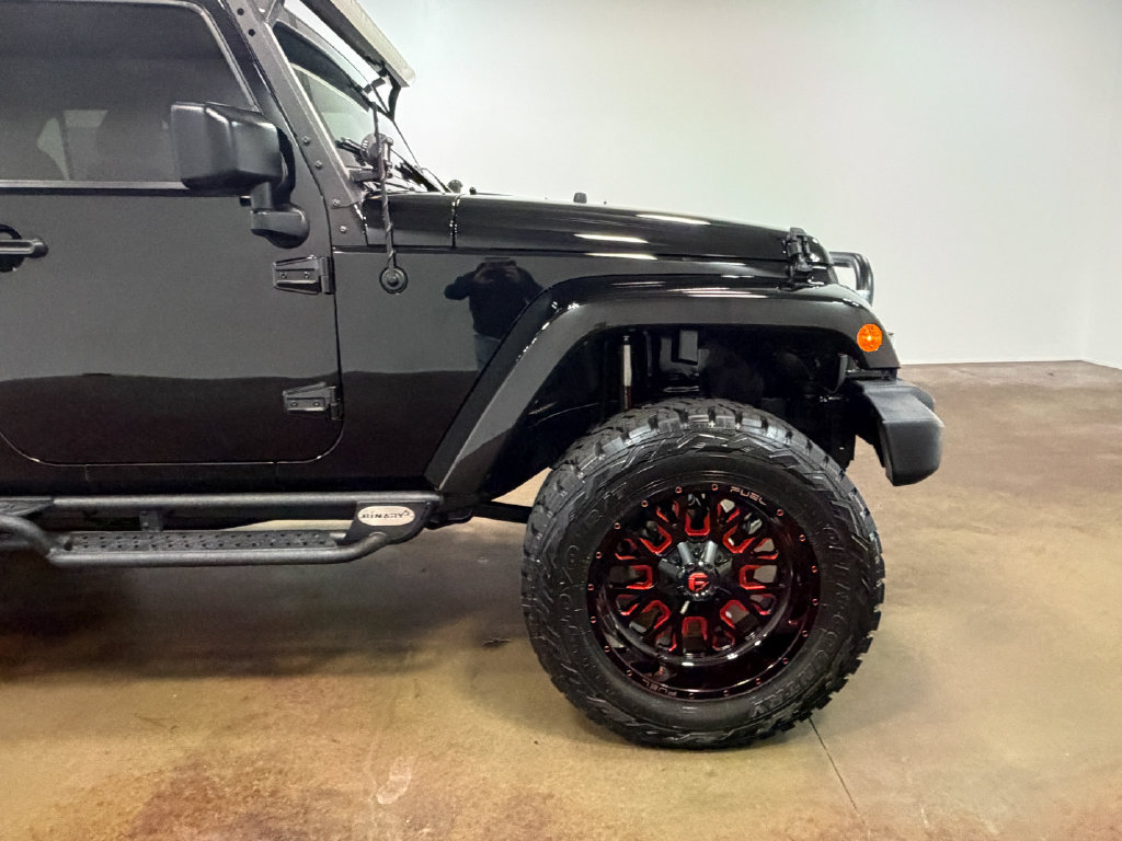 Used 2015 Jeep Wrangler Unlimited Sahara w/ Connectivity Group AWD/4WD image 31