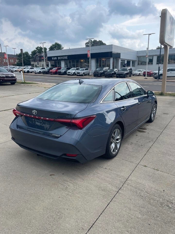 Used 2019 Toyota Avalon XLE image 4