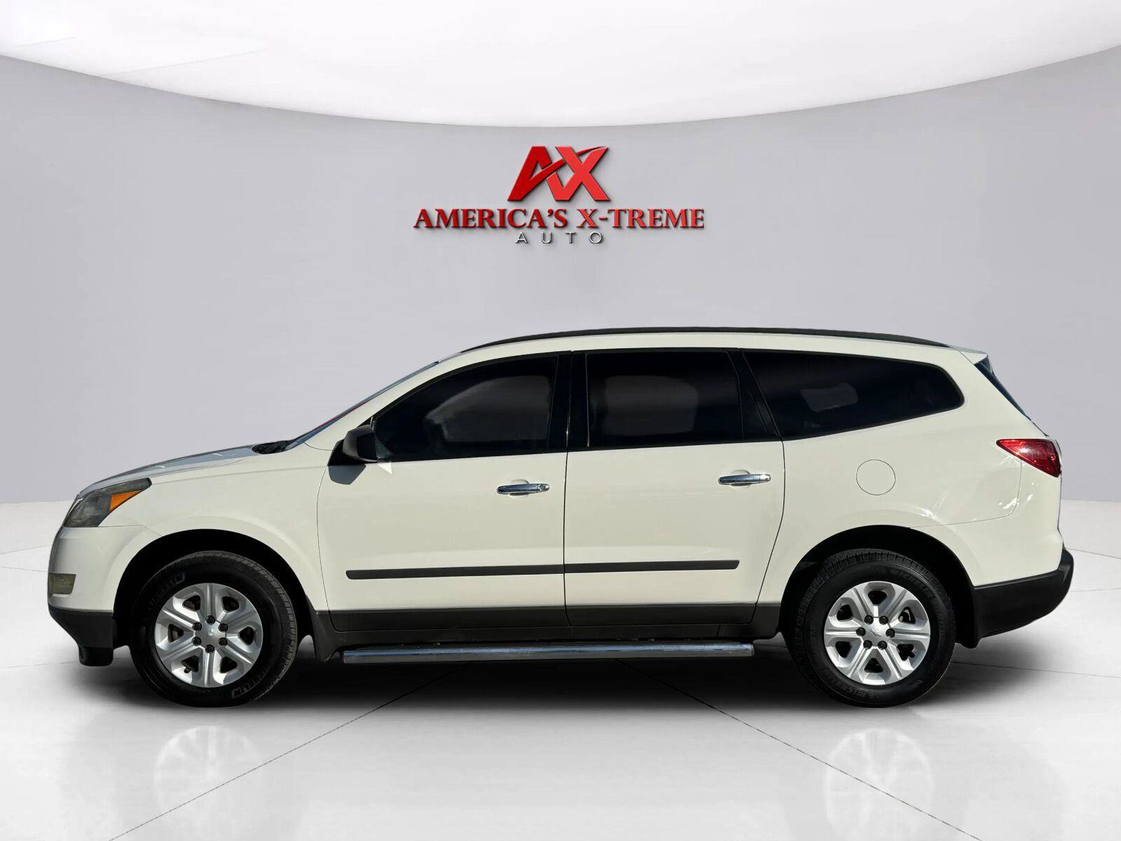 Used 2012 Chevrolet Traverse LS FWD image 2
