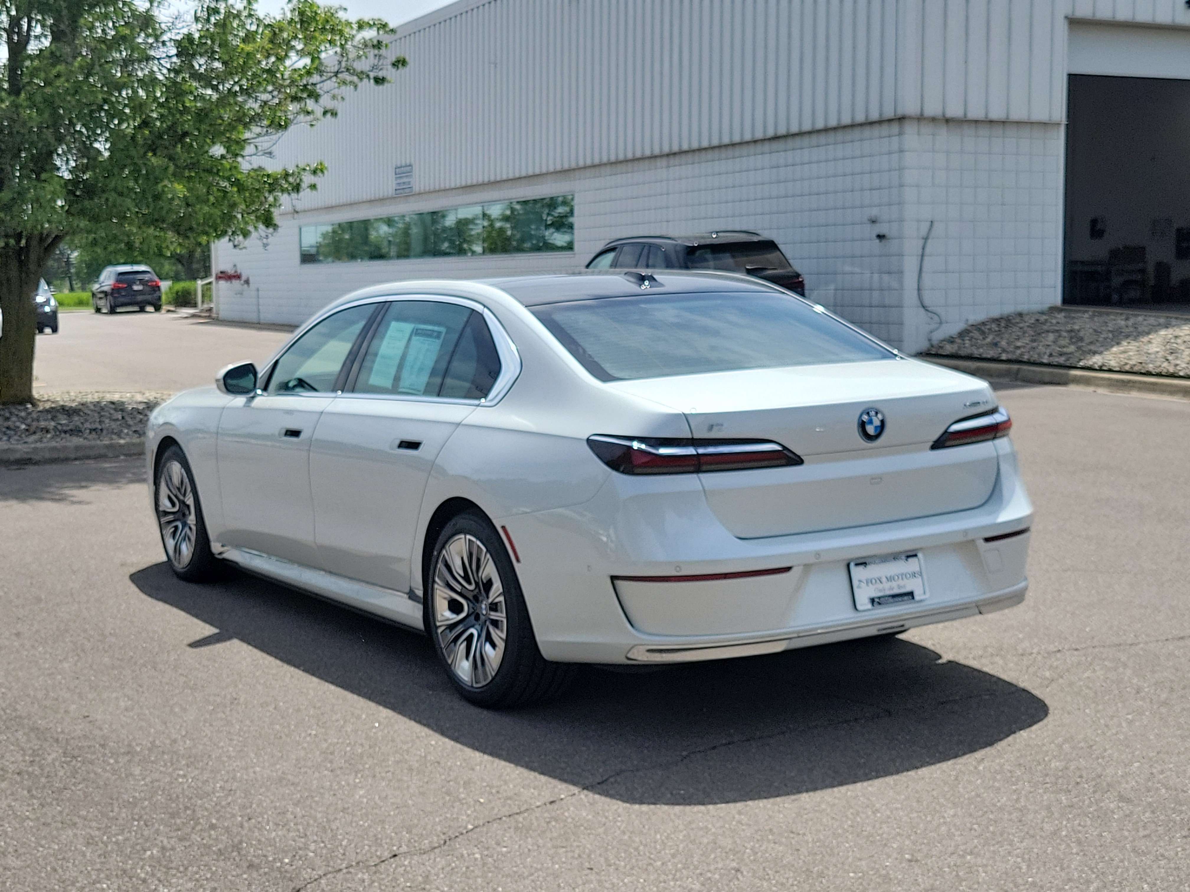 Certified 2024 BMW i7 xDrive60 w/ Executive Package AWD/4WD image 4