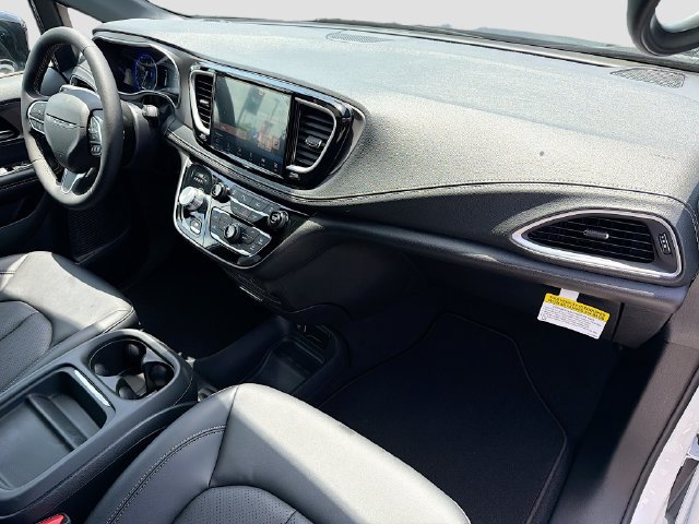 New 2027 Chrysler Pacifica Select FWD image 31