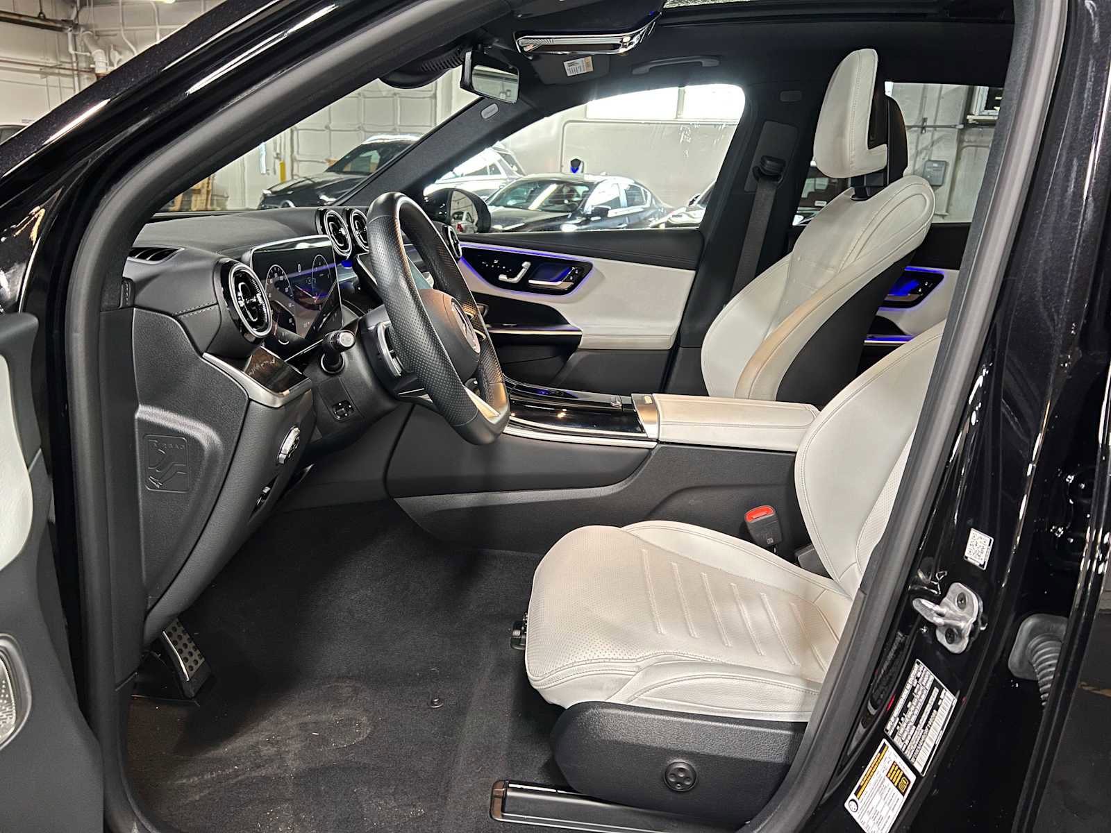 Used 2024 Mercedes-Benz GLC 300 4MATIC image 23