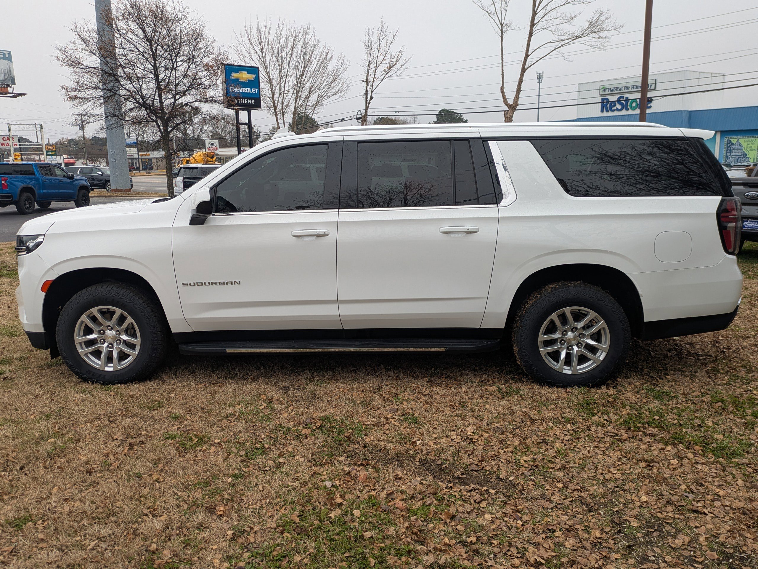 Used 2021 Chevrolet Suburban LT image 7