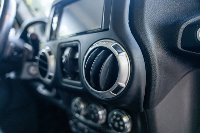 Used 2017 Jeep Wrangler Unlimited Rubicon w/ Connectivity Group AWD/4WD image 67