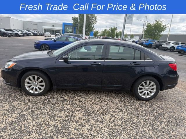 Used 2012 Chrysler 200 Touring FWD image 3