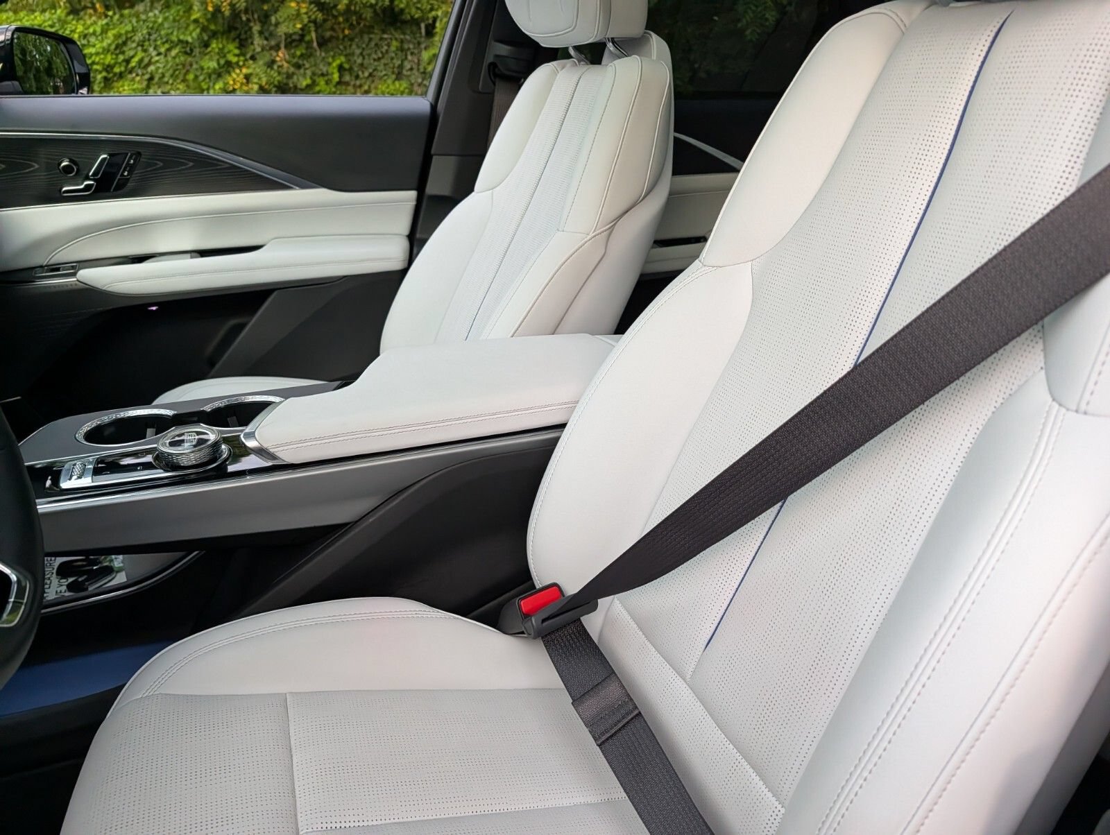 Used 2024 Cadillac Lyriq Luxury AWD/4WD image 27