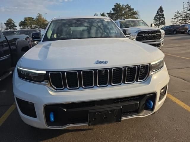 Used 2022 Jeep Grand Cherokee Overland w/ Advanced Protech Group III image 13