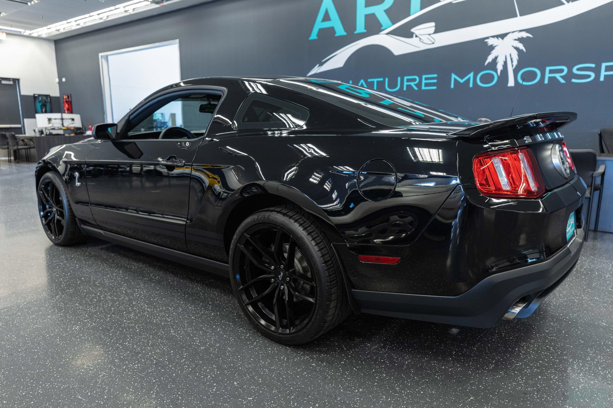 Used 2010 Ford Mustang Shelby GT500 RWD image 8
