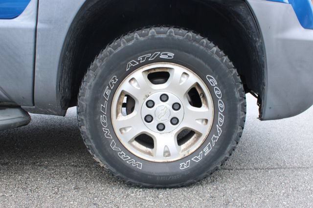 Used 2003 Chevrolet Avalanche 4x4 w/ Suspension Package, Off-Road image 34