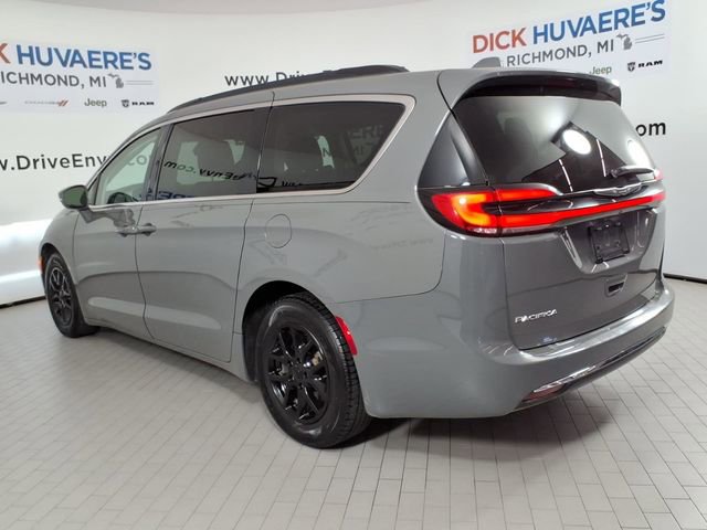 Used 2022 Chrysler Pacifica Touring-L FWD image 6