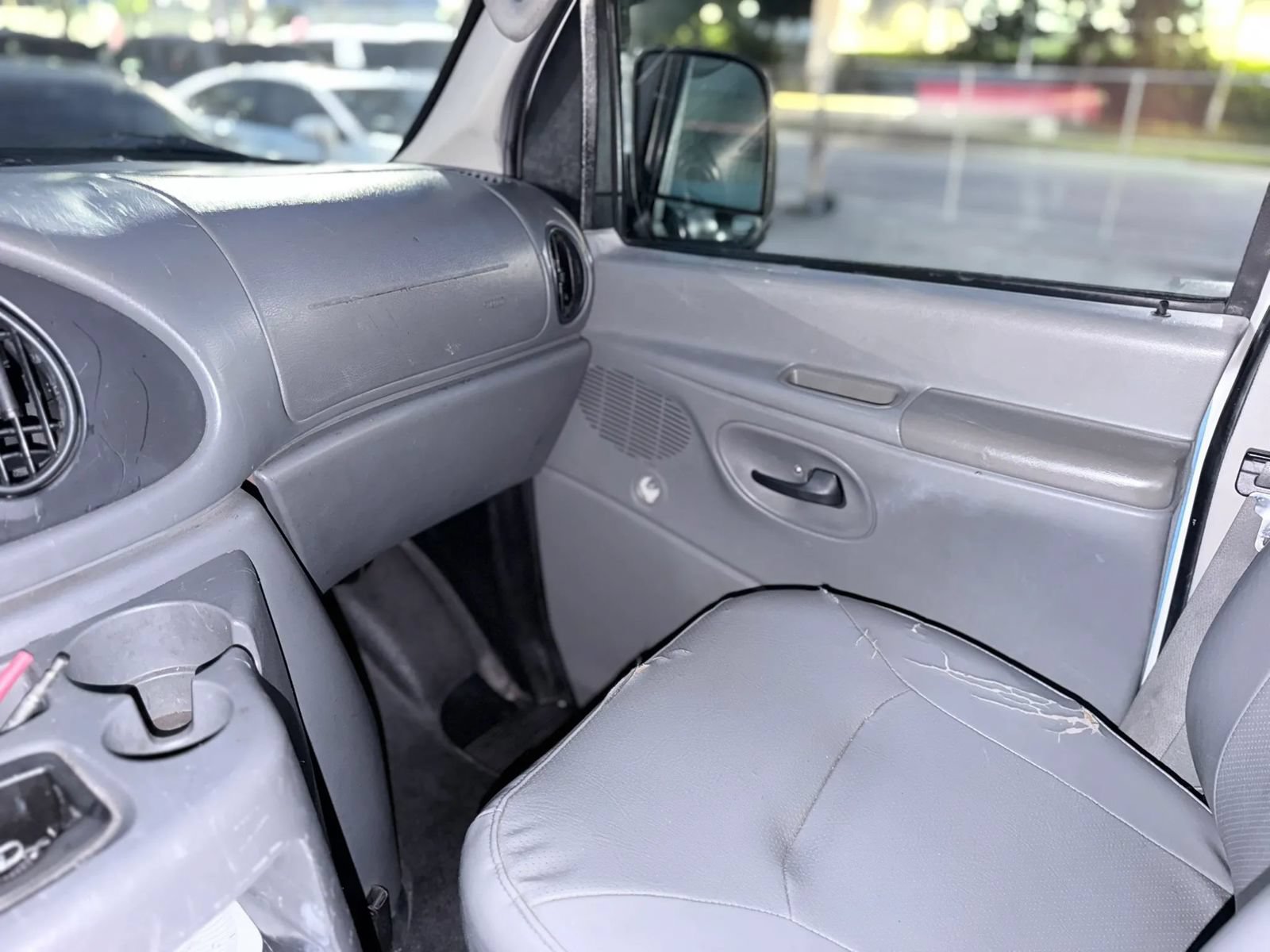 Used 2006 Ford E-250 and Econoline 250 RWD image 16